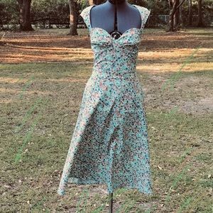 Retro floral dress with sweetheart neckline